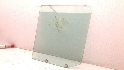 79-1989 International S1600 S1700-S2600 79-89 Right Door Glass Side Window