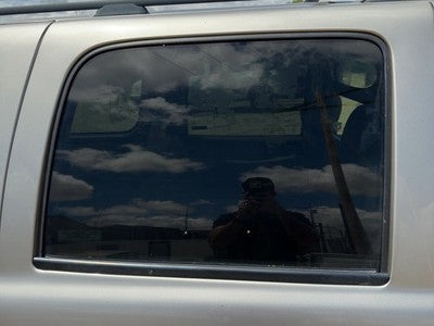 2000-2006 Chevy Suburban Passenger Right Rear Side Window Door Glass Oem Back