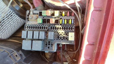 2003-2005 Dodge Neon Engine Fuse Box Power Distribution Panel Oem 2.0L