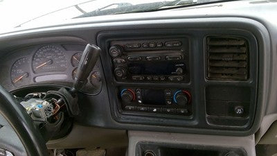 05-06 Gmc Yukon Xl 1500 Speedometer Trim Bezel Dash Surround Panel Radio Gray 92