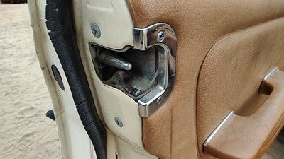 1980 Mercedes 300Td Driver Left Front Door Latch With Rods/Cables Oem