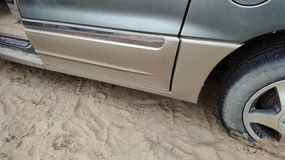 2000 Ford Windstar Driver Left Rear Rocker Moulding On Quarter Panel Oem