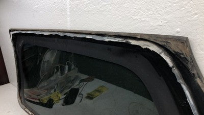 2000-2006 Chevy Suburban Passenger Right Rear Quarter Glass Back Side Window Oem