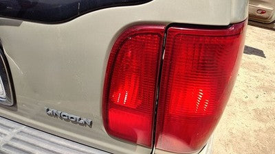 98-02 Navigator Passenger Right Tail Light Brake Lamp Rear Inner Lid Mounted