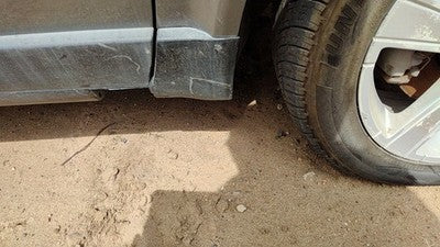 2004 Vw Passat Passenger Right Moulding From Fender Oem Trim Strip Silver