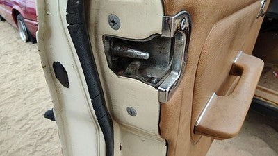 1980 Mercedes 300Td Driver Left Front Door Latch With Rods/Cables Oem