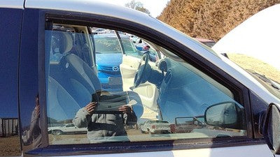 2004-2007 Dodge Caravan Passenger Right Front Side Window Door Glass Oem