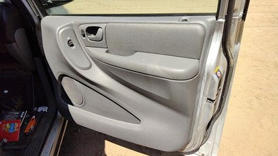05 06 Town & Country Passenger Right Front Inside Door Trim Panel With Switches