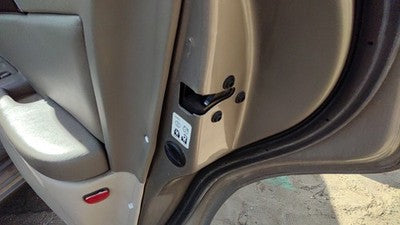 00-04 Cadillac Deville Dts Passenger Right Rear Door Latch With Rods/Cables Back