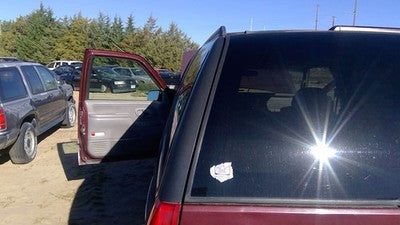 1999 Chevy Tahoe Driver Left Rear Moulding On Quarter Panel Oem Upper Corner