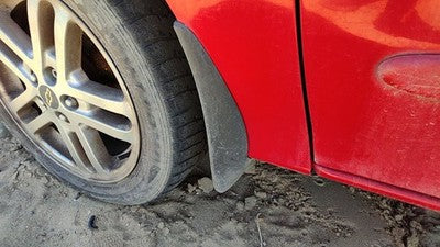 2003 Chevy Cavalier Driver Left Moulding From Fender Oem Mud Flap