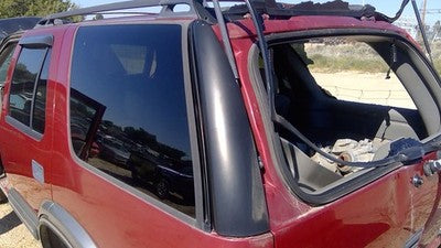 1998 Chevy S10 Blazer Driver Left Rear Moulding On Quarter Panel Oem