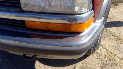 1998-2005 Chevy S10 Blazer Driver Left Front Turn Signal Light Lamp Oem 15098268