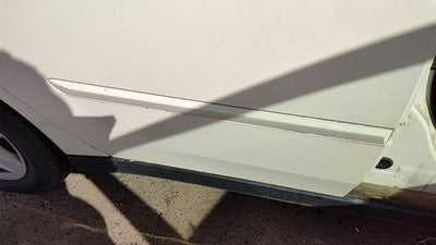 04-08 New Style Malibu Passenger Right Rear Moulding Fm Door Back Trim White 40U
