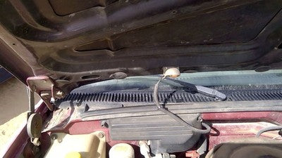 1988 Gmc Sierra 2500 Windshield Wiper Cowl Vent Trim Panel Oem Grille