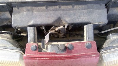 1991-1998 Saturn Sw2 Hood Latch Assembly With Bracket Oem 21124392
