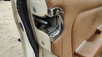1980 Mercedes 300Td Driver Left Front Door Latch With Rods/Cables Oem