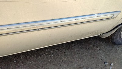 04-07 Town & Country Passenger Right Front Moulding From Door Trim Silver Ps2