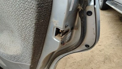 2000-2005 Saturn L100 Passenger Right Rear Door Latch With Rods/Cables Oem Back