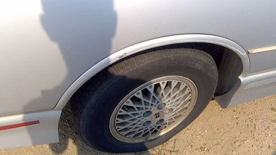 1991 Cutlass 2 Door Passenger Right Rear Moulding On Quarter Panel Oem Silver