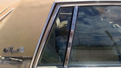 1980-85 Olds 88 Passenger Right Rear Vent Window Back Door Glass With Frame Oem