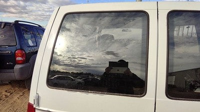 1985-2005 Gmc Safari Driver Left Rear Back Glass Oem Window 15591979
