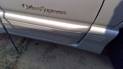 1991 Cutlass 2 Door Passenger Right Front Moulding From Door Trim Strip Silver