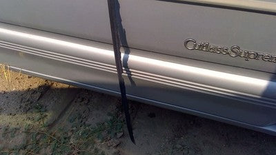 1991 Cutlass 2 Door Passenger Right Front Moulding From Door Trim Strip Silver