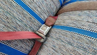 1983 Ford F150 Passenger Right Front Seat Belt Buckle Receiver Oem Red