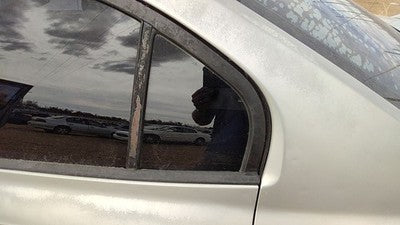 2001-06 Hyundai Elantra Driver Left Rear Vent Window Back Door Glass With Frame