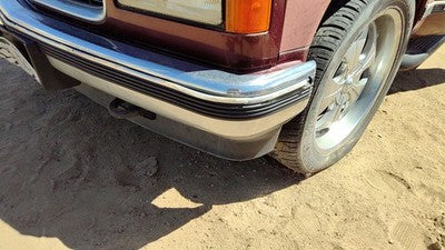 1992-1999 Gmc Yukon Front Bumper Assembly With Brackets Oem Chrome 15574111