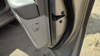 2000-2005 Cadillac Deville Dts Passenger Right Front Door Latch With Rods/Cables