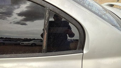 2001-06 Hyundai Elantra Driver Left Rear Vent Window Back Door Glass With Frame