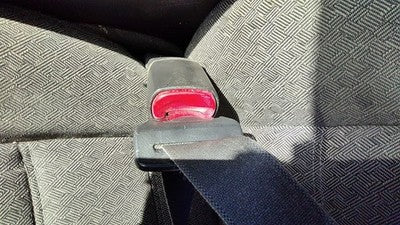 2002-2005 Ford Explorer Driver Left Front Seat Belt Buckle Receiver Rt Graphite