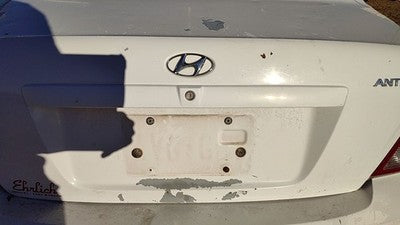 03 Hyundai Elantra License Plate Trim Surround Panel Oem Tail Trunk Finish White