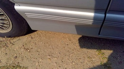 1991 Cutlass 2 Door Passenger Right Rear Moulding On Quarter Panel Silver Rocker