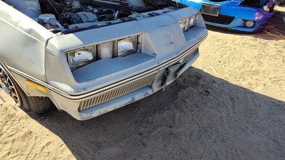 1982-1983 Oldsmobile Firenza Front Bumper Cover Assembly Oem Silver 22520344