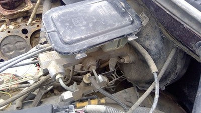 93 Cadillac Fleetwood Power Brake Booster With Master Cylinder Pair Set Oem