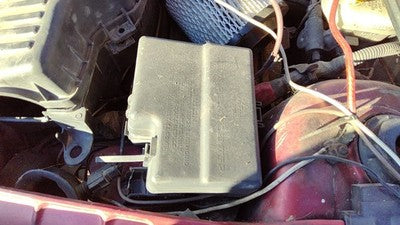 2003-2005 Dodge Neon Engine Fuse Box Power Distribution Panel Oem 2.0L
