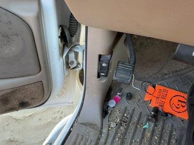 2005 Chevy Silverado 2500 Driver Left Lower Kick Trim Panel Oem Tan 52D