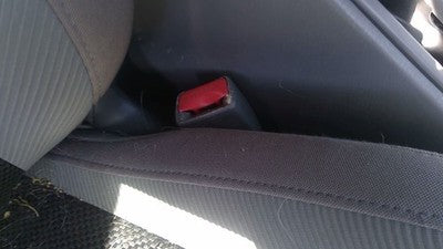 1999-2002 Subaru Forester Passenger Right Front Seat Belt Buckle Receiver Gray