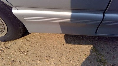 1991 Cutlass 2 Door Passenger Right Rear Moulding On Quarter Panel Silver Rocker