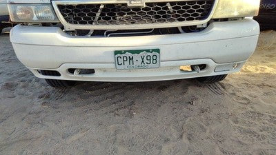 2000-2006 Chevy Suburban Front Bumper Assembly With Brackets 50U Summit White