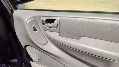05 06 Town & Country Passenger Right Front Inside Door Trim Panel With Switches
