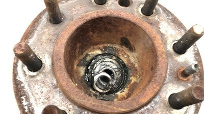 1995-97 Ford F350 Driver Left Front Spindle Steering Knuckle With Wheel Hub 4X2