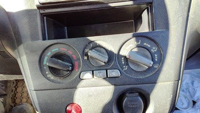 03-06 Outlander Temperature Control Module In Dash Heater Ac Head Unit