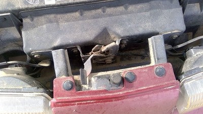 1991-1998 Saturn Sw2 Hood Latch Assembly With Bracket Oem 21124392