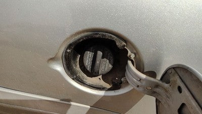 1998-2005 Chevy Malibu Fuel Filler Neck Assembly With Gas Cap Oem 22657947