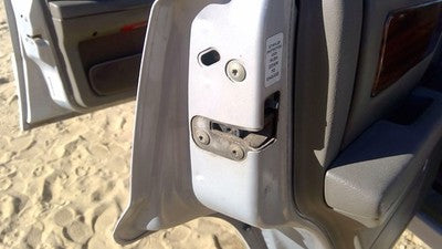1994 Jeep Grand Cherokee Driver Left Rear Door Latch With Rods/Cables Oem Back
