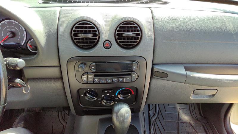 2005-2007 Jeep Liberty Dash Panel